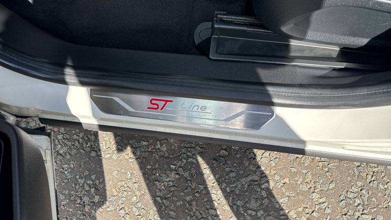 Ford Puma 1.0 EcoBoost Hybrid mHEV ST-Line 5dr Petrol Hatchback